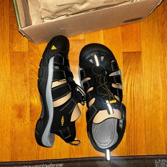 Black and Yellow keen Outdoor Sandals KEEN Outdoor Women main image 4